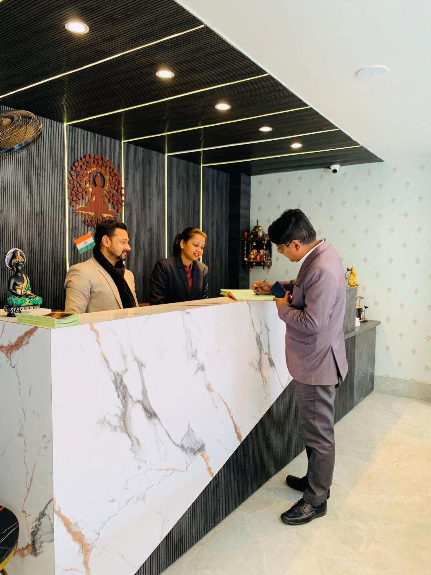 Hotel Nirvana Bliss, Behind Parmarth Niketan リシケーシュ エクステリア 写真