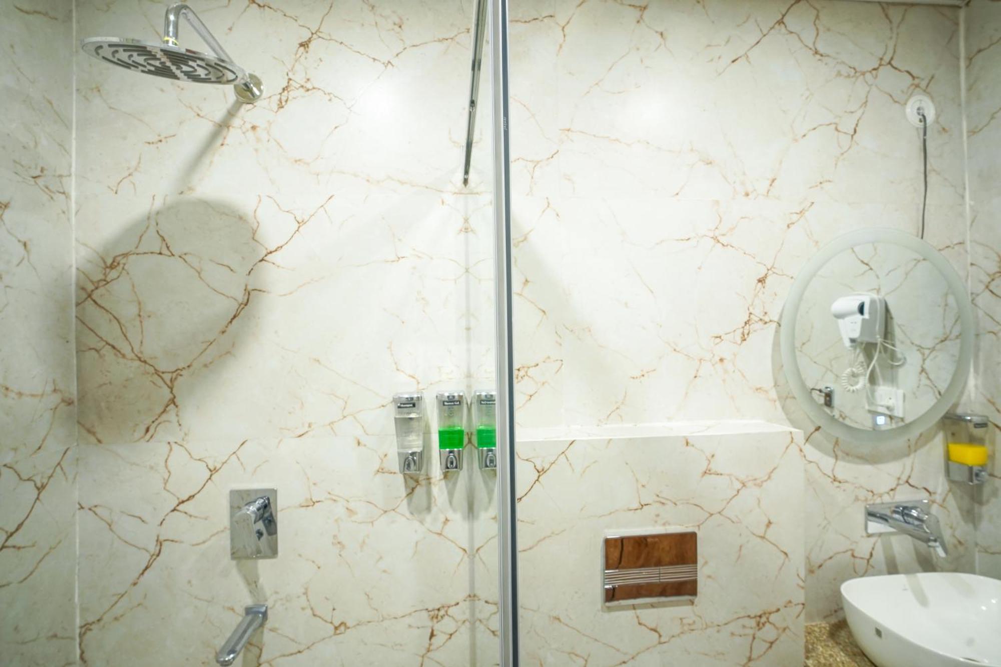 Hotel Nirvana Bliss, Behind Parmarth Niketan リシケーシュ エクステリア 写真